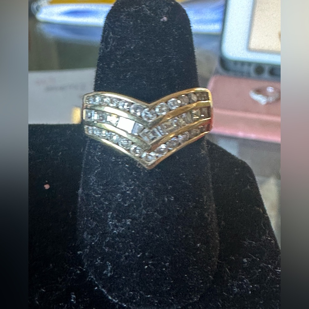 SOLD❗️18K Solid Yellow Gold with Diamond 1.08 carat   engrave in 6.7 heavy grams
